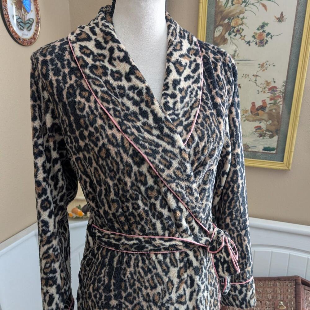 Nick & Nora Leopard Print Robe with Pink trim - Picture 2 of 5